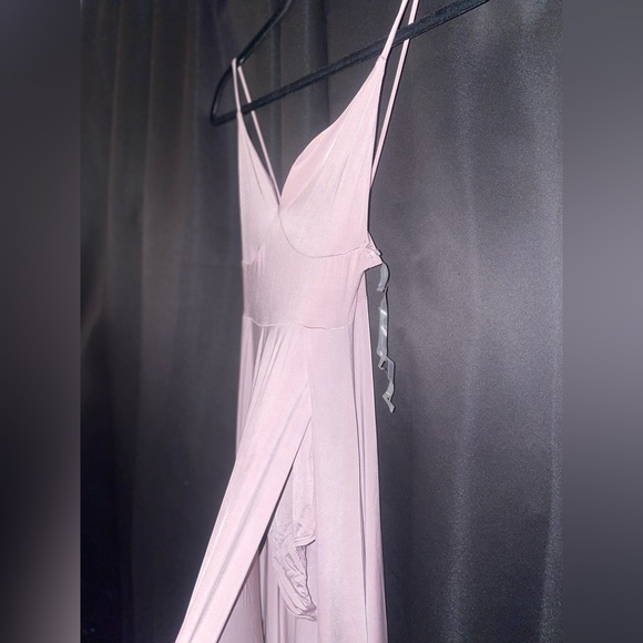 V strip open legged dress - Picture 3 of 3